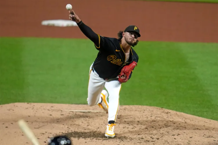 Jones, Pirates top Cards for 5th straight win